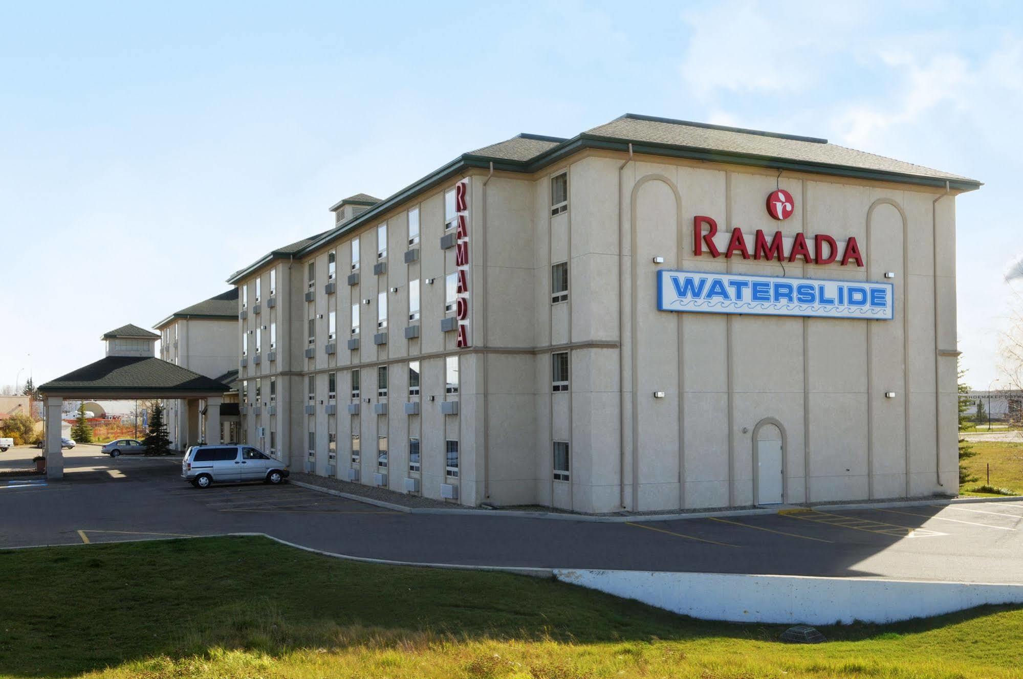 Ramada By Wyndham Red Deer Hotel & Suites Exterior foto